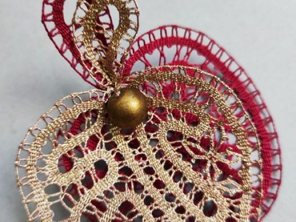  Izobraževalni film na temo idrijske čipke 